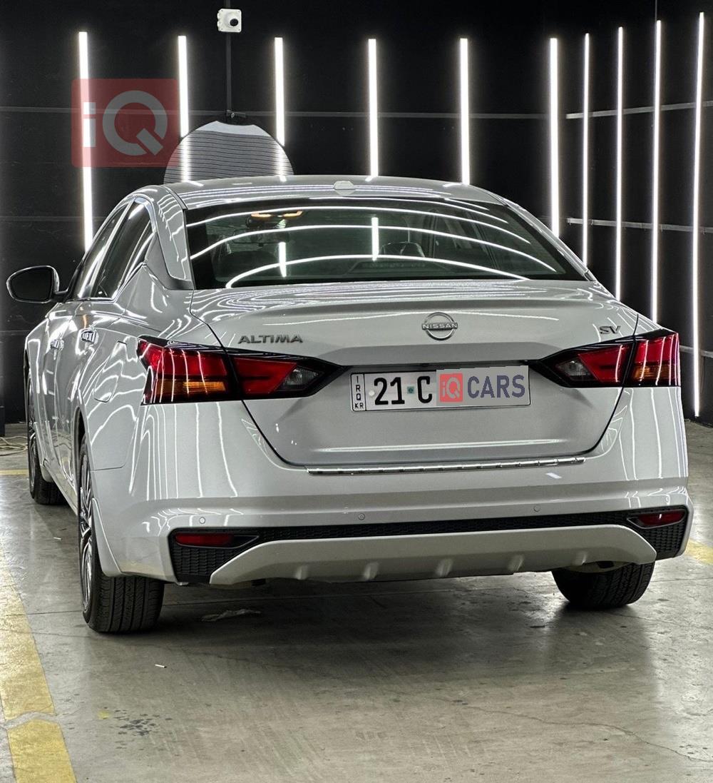 نيسان ألتيما